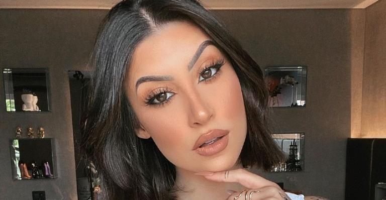 Bianca Andrade posa toda poderosa de batom vermelho e recebe chuva de elogios