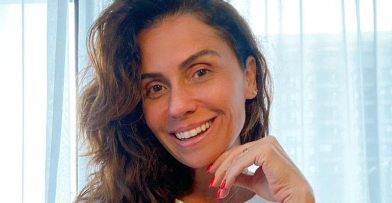 Giovanna Antonelli surge maravilhosa ao apostar em batom roxo