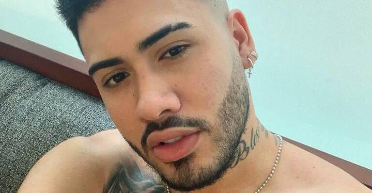 Kevinho come maça e quebra as lentes dos dentes: ”Não ri!”