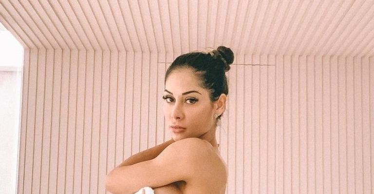 Mayra Cardi posa completamente nua em quarto luxuosíssimo de sua nova mansão: ”Deslumbrante!”