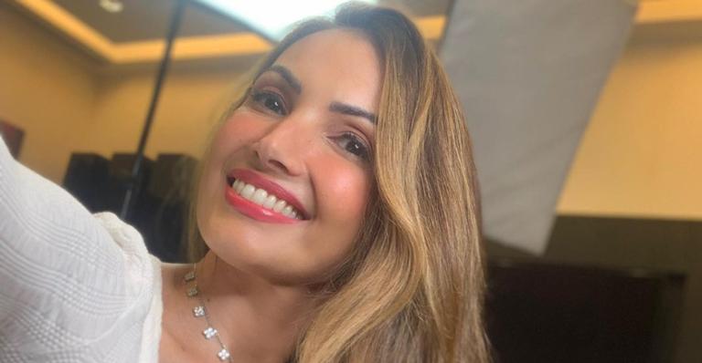 Trabalhando em home office, Patricia Poeta grava entrevista com sua melhor amiga