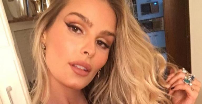 Yasmin Brunet chama atenção da web ao posar de biquíni: ”Sereia linda!”