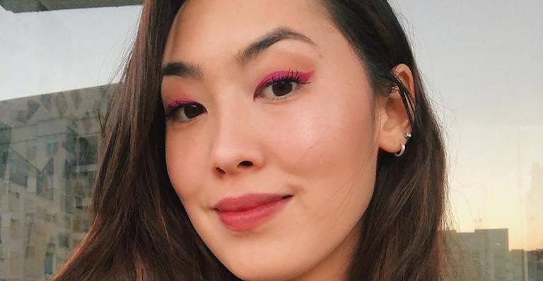 Ana Hikari relembra sua época loira em clique de biquíni a noite: ”Tbt”