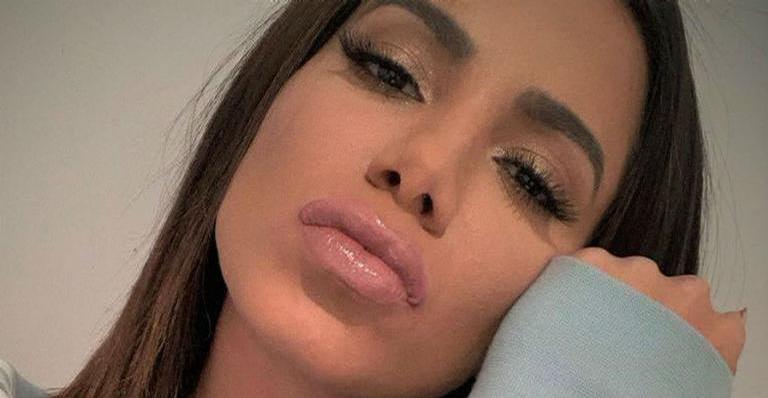 Anitta abre o jogo e explica sumiço das redes sociais: ”Intoxicação alimentar”