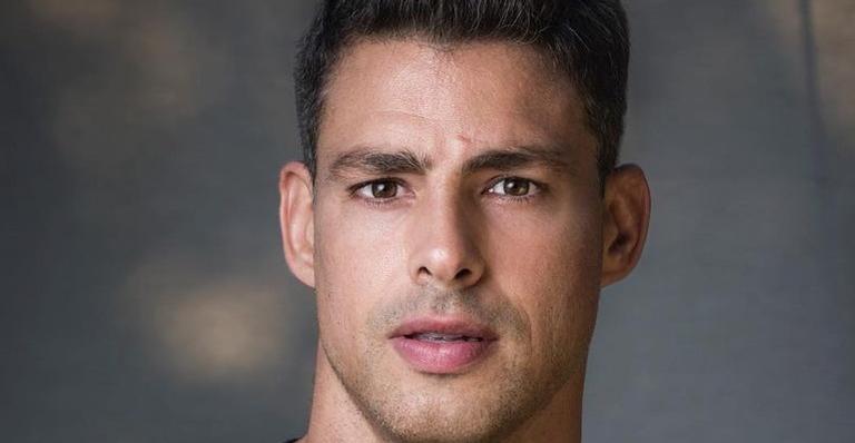 Cauã Reymond revela que ganhou o título de ‘o mais feio da turma’ quando era adolescente