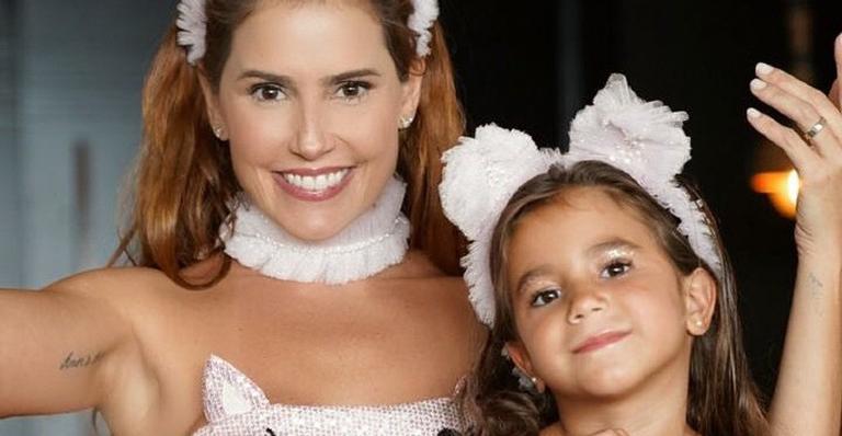 Em clima de Halloween, Deborah Secco relembra clique vestida de Malévola