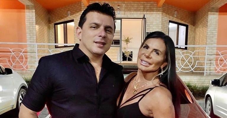 Esdras de Souza faz tatuagem em homenagem à esposa, Gretchen