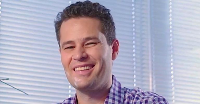 Pedro Leonardo encanta ao posar com as filhas, esposa e irmão: ”Família linda demais”
