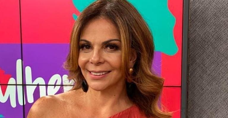 Aos 56 anos, Sula Miranda surge de biquíni em clique raro e corpaço impressiona: ”Espetáculo”