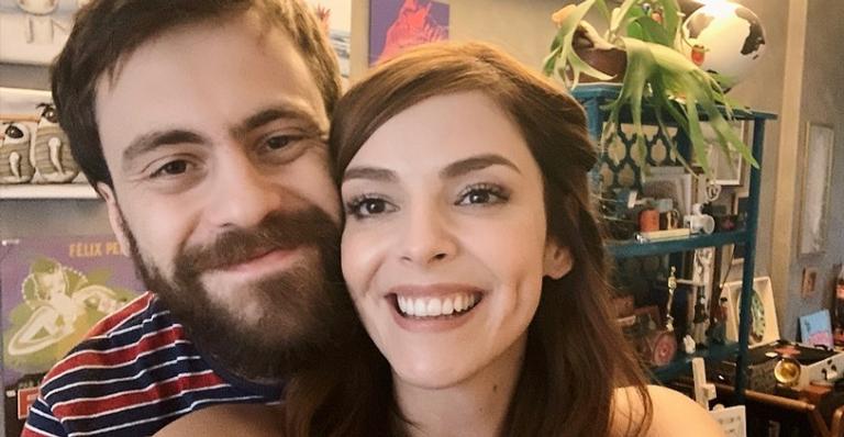 Titi Müller encanta a web com registro fofíssimo de sua família: ”Selfie de respeito”