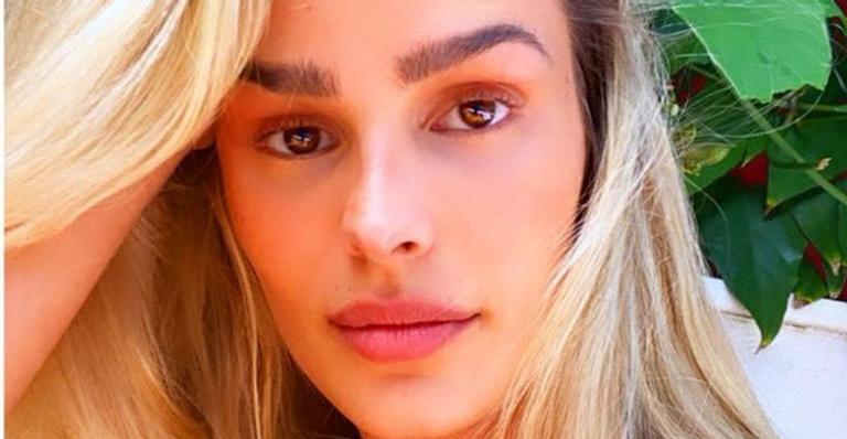 Yasmin Brunet surge com biquíni amarelo lindíssimo nas Maldivas