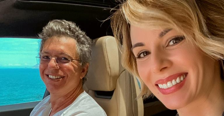 Ana Furtado faz clique engraçado com Boninho e se declara: ”Olha ali a minha alma gêmea!”