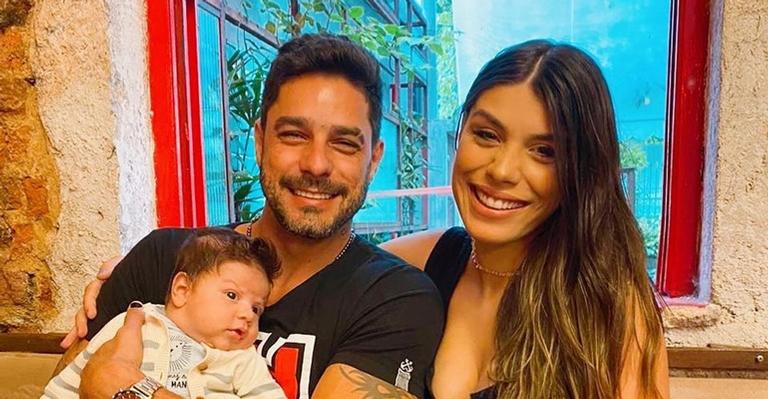 Ex-BBB Fran Grossi posa em família e celebra aniversário do marido, Diego: ”Te amamos”