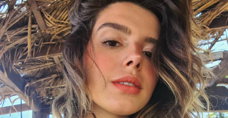 Giovanna Lancellotti surge deslumbrante em clique na praia e ganha elogios de fãs: ”Uma deusa!”