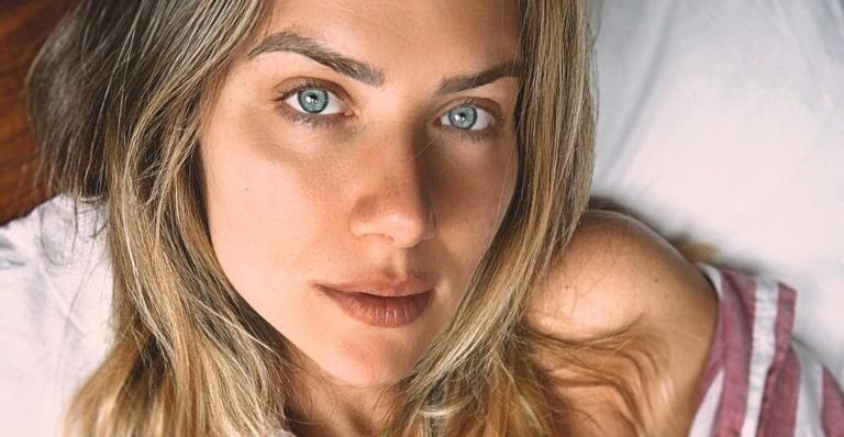 Giovanna Ewbank exibe corpão em cliques de biquíni em Angra dos Reis: ”Nem parece que pariu”