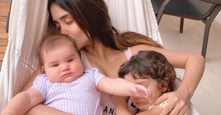 Letícia Almeida posta clique encantador das filhas e se declara: ”Amor que não tem como explicar”