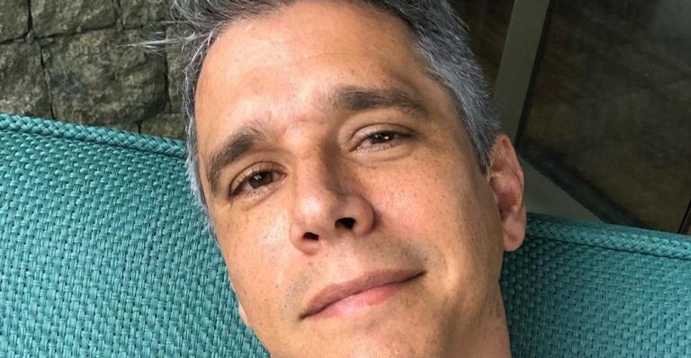 Aos 50 anos, Marcio Garcia posa sem camisa e impressiona com shape sarado: ”Dorme no formol”