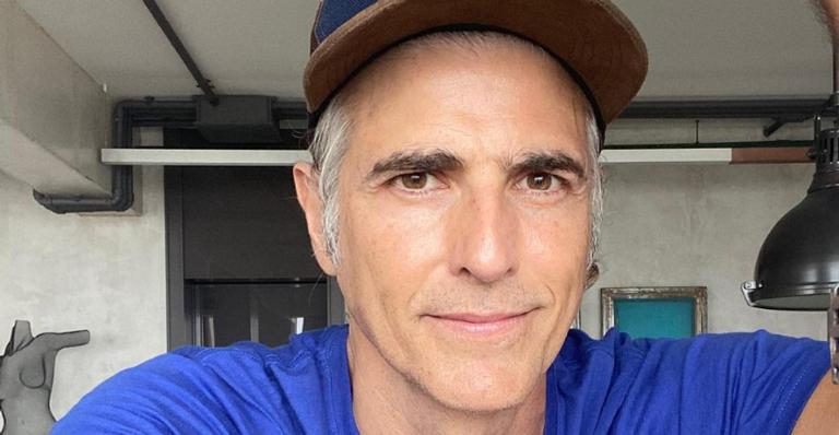 Reynaldo Gianecchini encanta com sequência de registros fofíssimos de seu cachorrinho de estimação