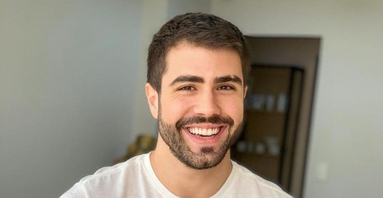 Ator da Globo retira tumor raro e desabafa na TV: ”Estou vivo e bem”