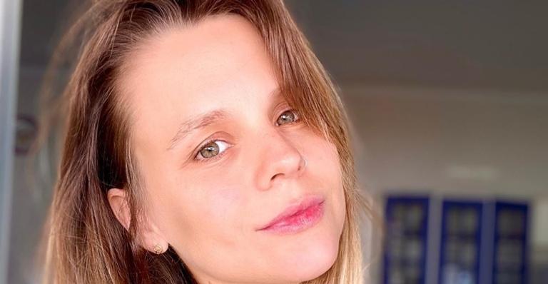 Daniela Carvalho encanta ao postar clique ao lado do marido e da filha: ”Nossa misturinha”