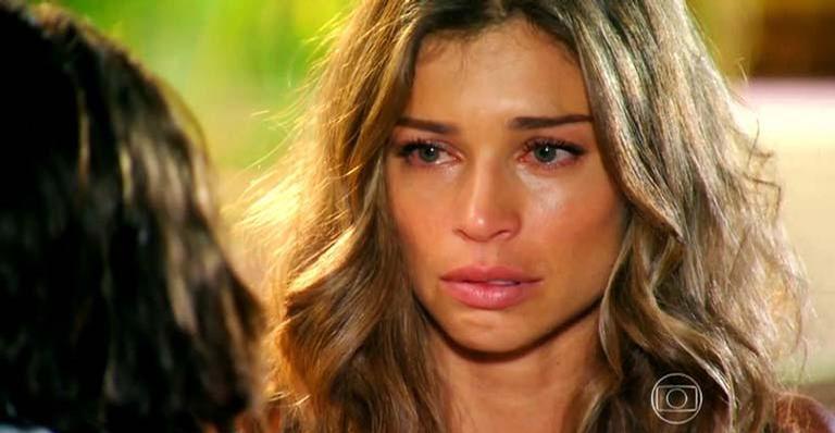 Ester se humilha e tenta voltar com Alberto em ‘Flor do Caribe’