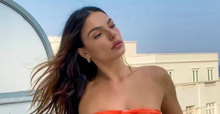 Isis Valverde posa nos bastidores de ‘Amor de Mãe’: ”Foi lindo”