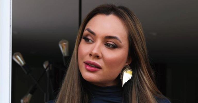 Juju Salimeni quase mostra demais em cliques sensuais