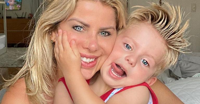 Karina Bacchi se declara para Enrico e derrete corações na web: ”Que coisa mais linda”