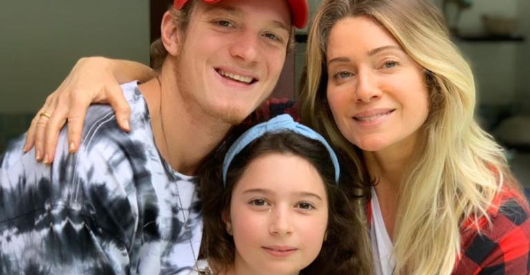 Leticia Spiller posa com a filha caçula e impressiona internautas: ”Meu bebê cresceu”