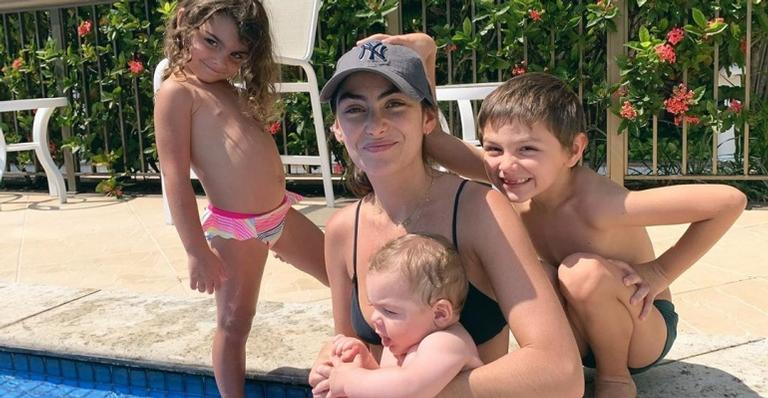 Mariana Uhlmann mostra os filhos brincando e confessa: ”Às vezes me sinto perdida”