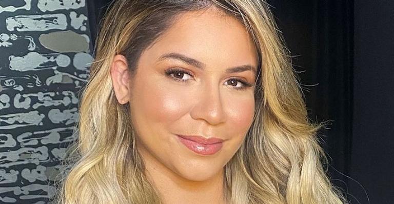 Marília Mendonça aposta em look todo rosa e arranca elogios da web: ”Patroa”