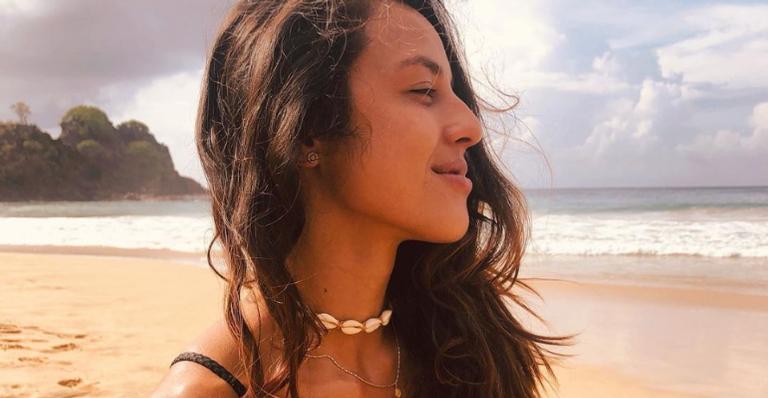 Yanna Lavigne compartilha clique belíssimo e esbanja alegria: ”Ser feliz e só”