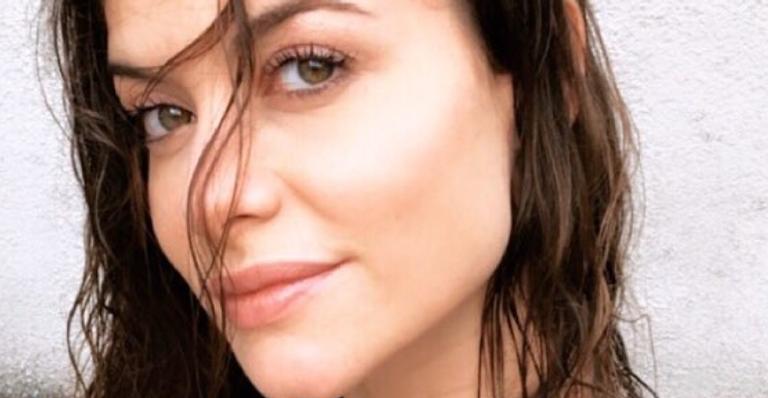 Alinne Moraes arrasa com lindo clique em suas redes sociais: ”Selfie”
