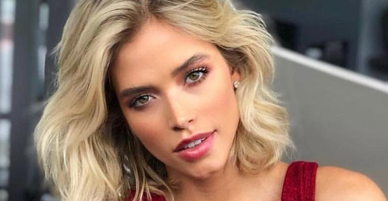 Carol Dias exibe corpo um mês após dar à luz e surpreende com barriga chapada
