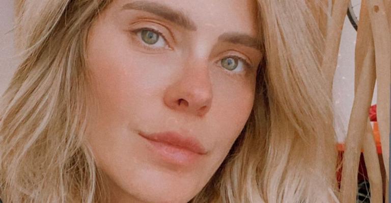 Carolina Dieckmann explode o fofurômetro ao posar com seu gatinho de estimação