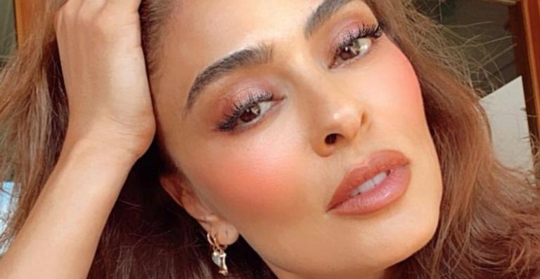 Juliana Paes arranca suspiros com sequência de cliques arrasadores