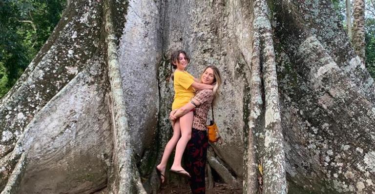 Leticia Spiller compara clique antigo com a filha caçula e impressiona: ”Meu bebê cresceu”