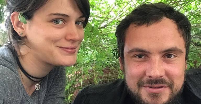 Bianca Bin compartilha clique com Sérgio Guizé e seguidores elogiam: ”Casal lindo”