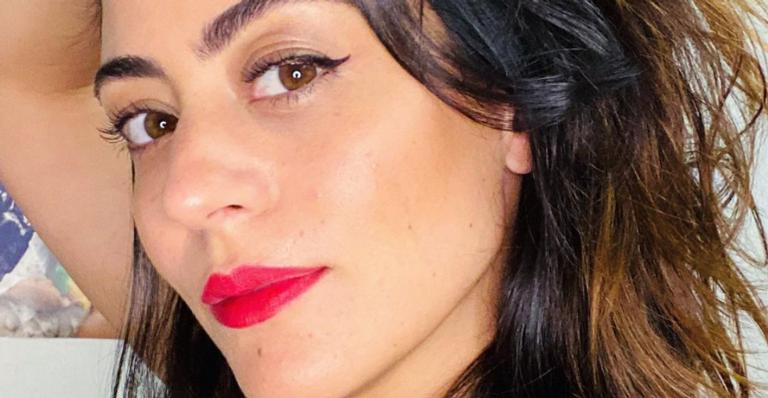 Carol Castro arrasa no carão para a foto e fãs não dispensam elogios: ”Maravilhosa”