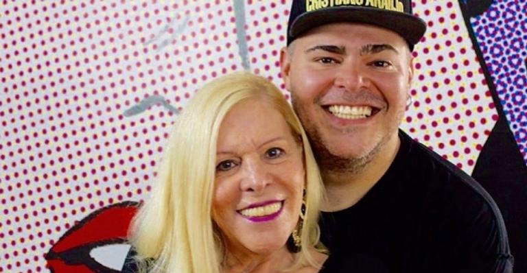 Rafael Vannucci, filho da cantora Vanusa, lamenta a morte da mãe: ”Pior dia da minha vida”