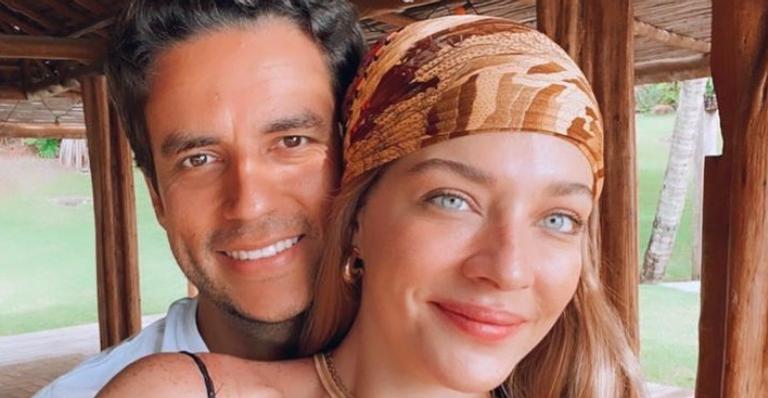 Luma Costa posa em cenário paradisíaco com o marido e faz declaração: ”Nosso amor é eterno”