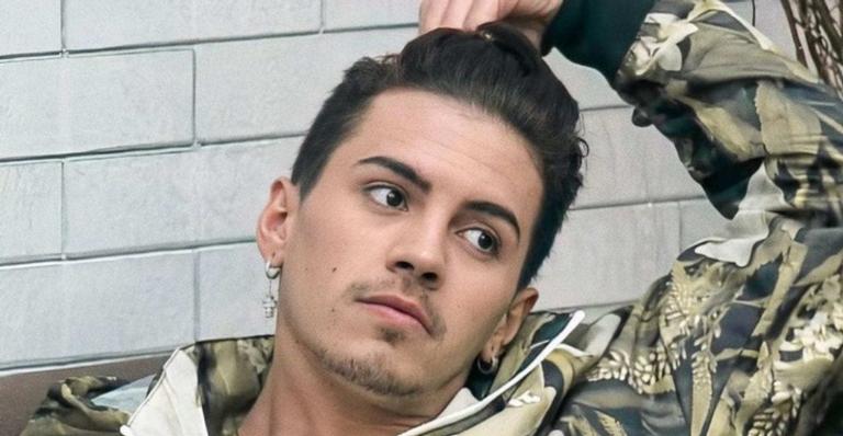 A Fazenda: Biel analisa comportamento Stéfani Bays e fala de aproximação: ”Porque tô fazendeiro”