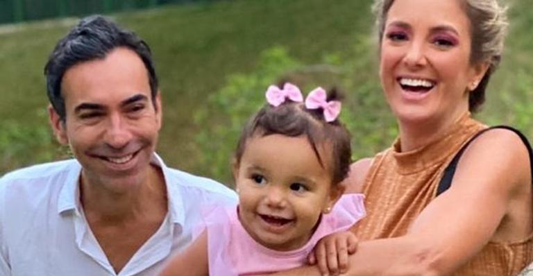 Cesar Tralli encanta ao posar com Ticiane Pinheiro e a filha, Manuella: ”Família linda”