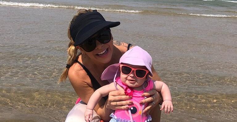 Dany Bananinha faz farra ao lado da filha, Lara, e diverte a web: ”Quanta fofura”