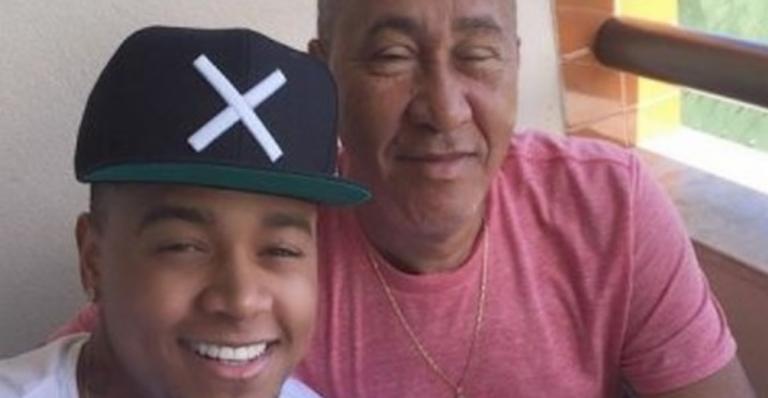 Léo Santana lamenta morte do pai com homenagem emocionante: ”Os anjos te louvam”
