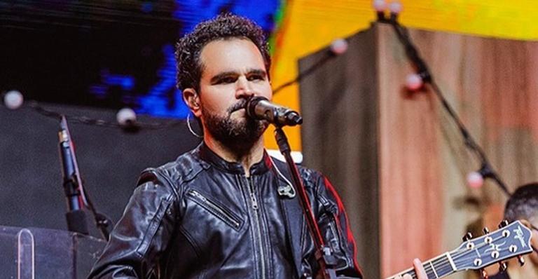 Luciano Camargo faz agradecimento após gravar especial de fim de ano da Record