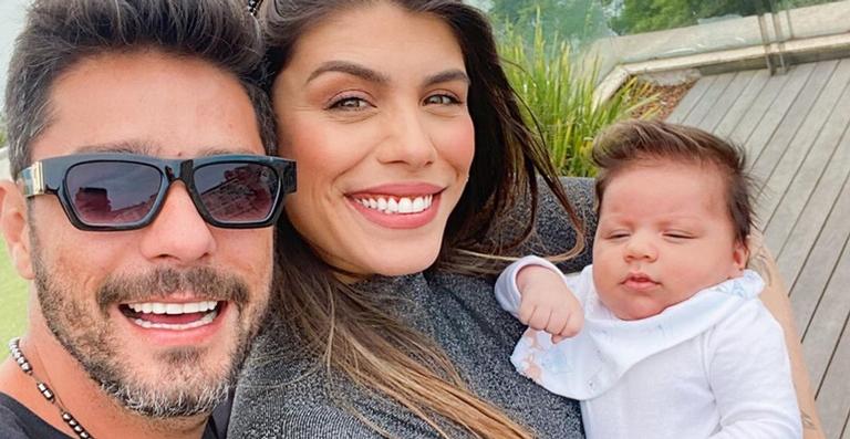 Prestes a completar cinco anos de casada, Fran Grossi posa com a família: ”Meu sim, diário”