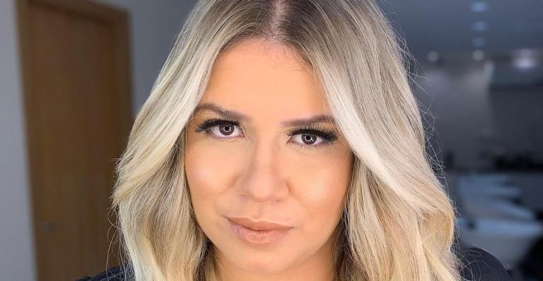 Mais magra, Marília Mendonça posa com look justinho na academia: ”Seu corpo tá lindo”