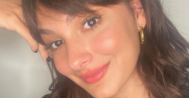 Marina Moschen encanta a web com registro conceitual: ”Tbt fora de hora”