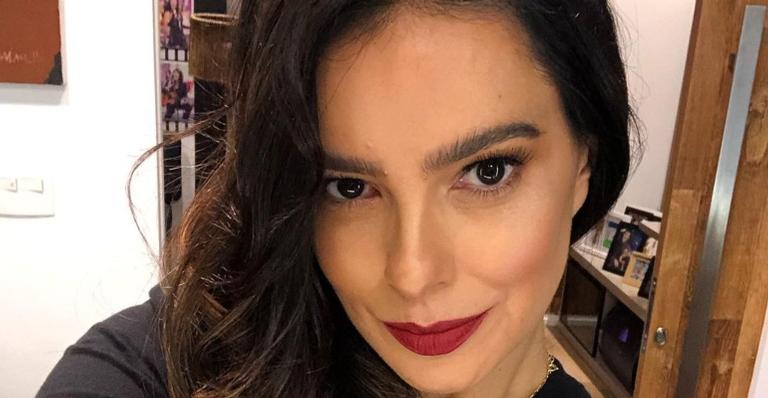 Vera Viel renova o bronzeado e ostenta barriga definida em clique de biquíni: ”Sensacional”